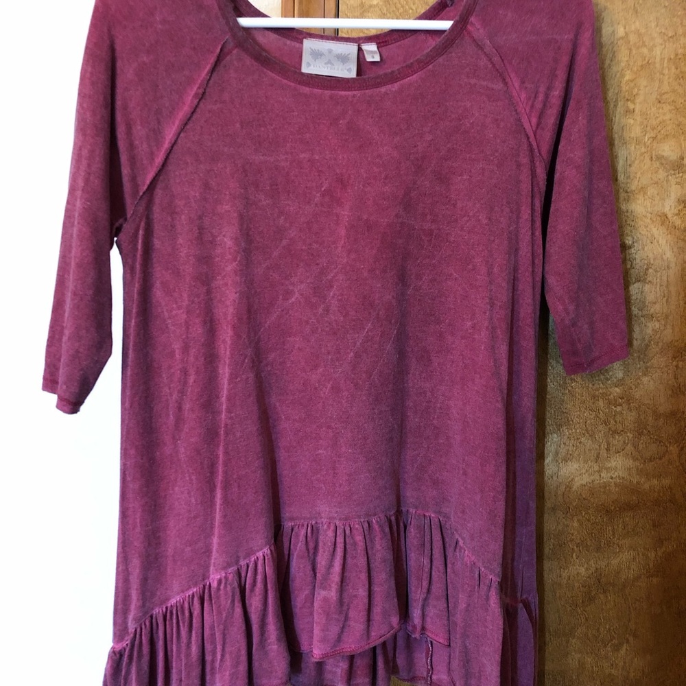 3/4 sleeve shirt with ruffle on bottom - Picture 1 of 2